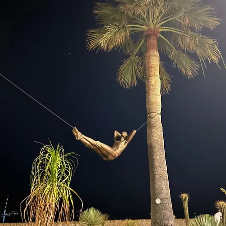 Seaside Serenity - - Beachfront - Antibes