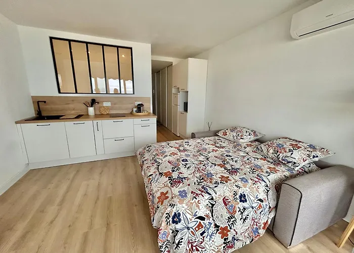 Seaside Serenity - - Beachfront - Αντίμπ