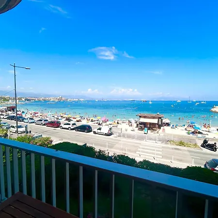 Seaside Serenity - - Beachfront - Apartamento *