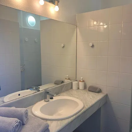 Seaside Serenity - - Beachfront - Antibes