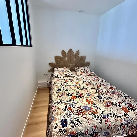 Seaside Serenity - - Beachfront -