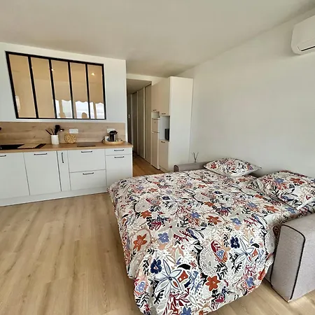 Seaside Serenity - - Beachfront - Antibes