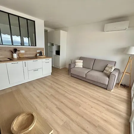 Seaside Serenity - - Beachfront -