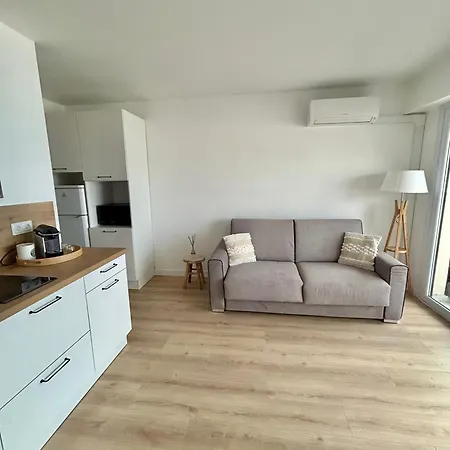 Seaside Serenity - - Beachfront -