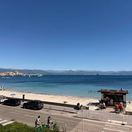 Apartamento Seaside Serenity - - Beachfront -