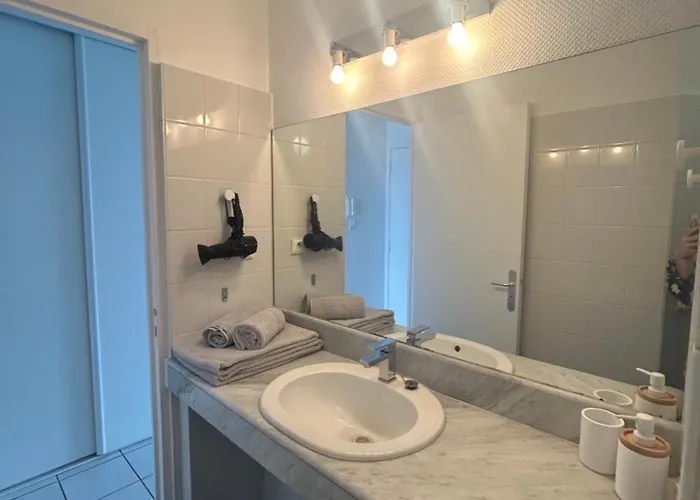 Seaside Serenity - - Beachfront - Antibes