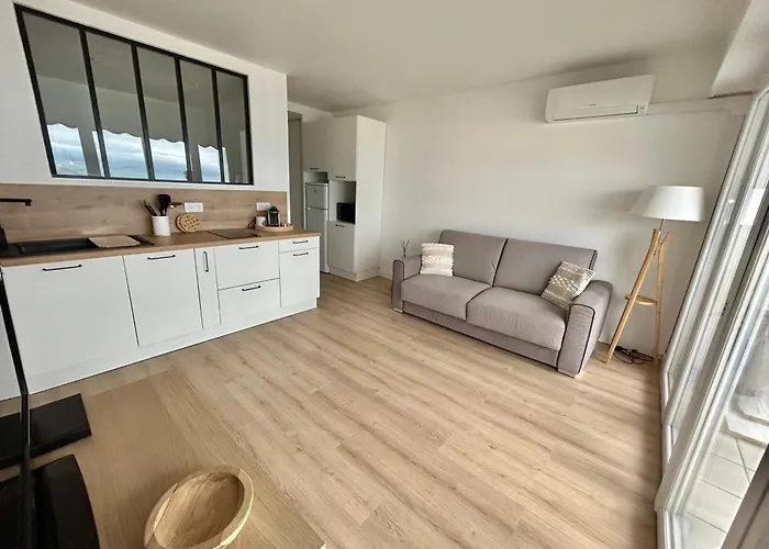 Seaside Serenity - - Beachfront -